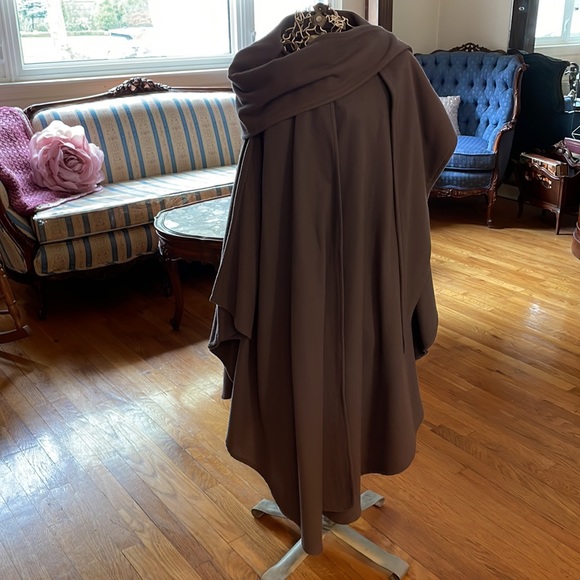 VTG Strada Wool Cape with Scarf - Picture 5 of 9